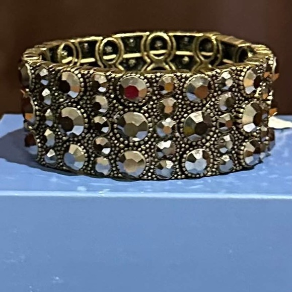 Antique Matt Gold Tone With Cut Crystals Lia Sophia “Twilight” Stretch Bracelet - Picture 4 of 12